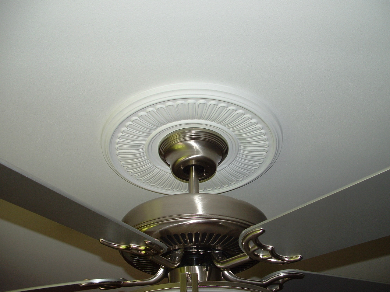 Udecor Md 5123 Ceiling Medallion regarding measurements 1280 X 960