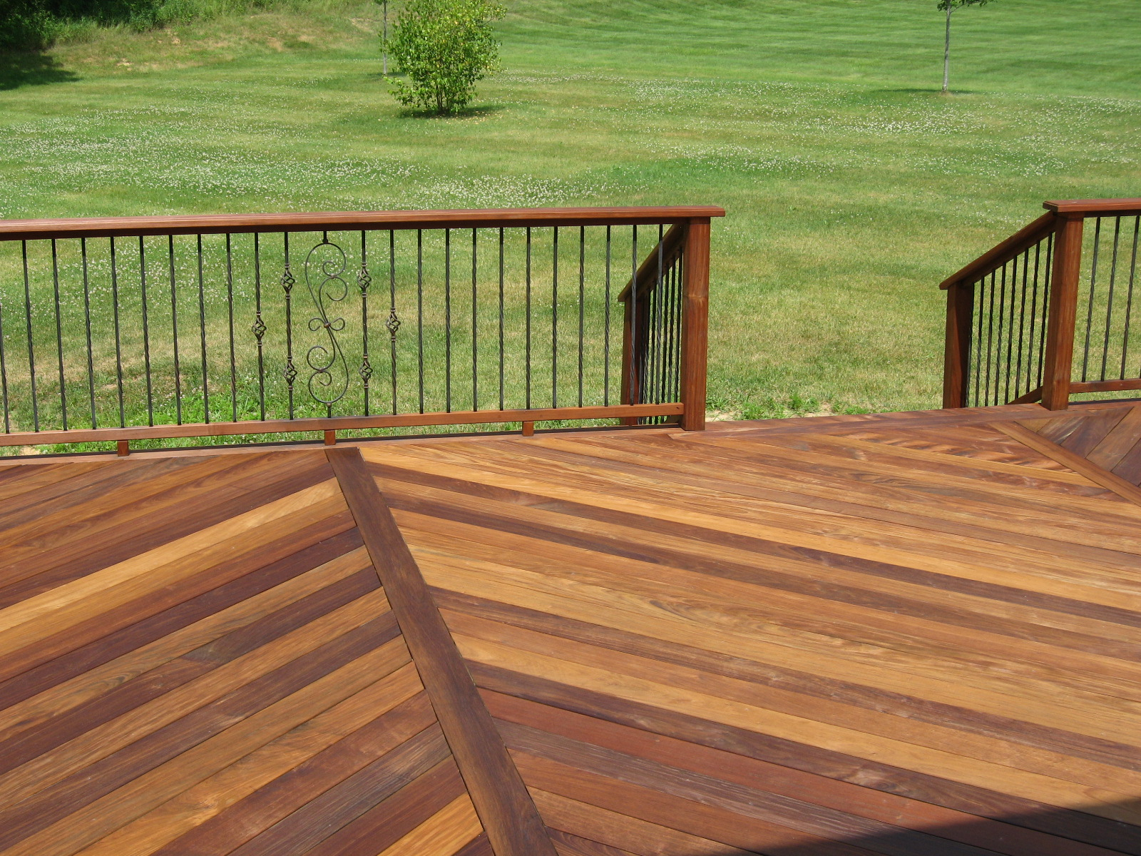 Color Variation Of Ipe Decking Edeck in measurements 1600 X 1200