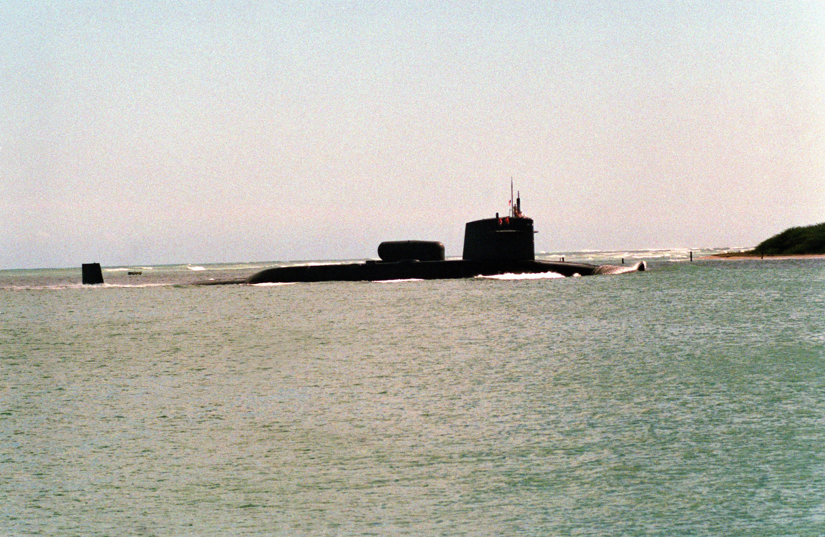 Fileuss Sam Houston Ssbn 609 With Dds Wikimedia Commons intended for dimensions 2810 X 1830