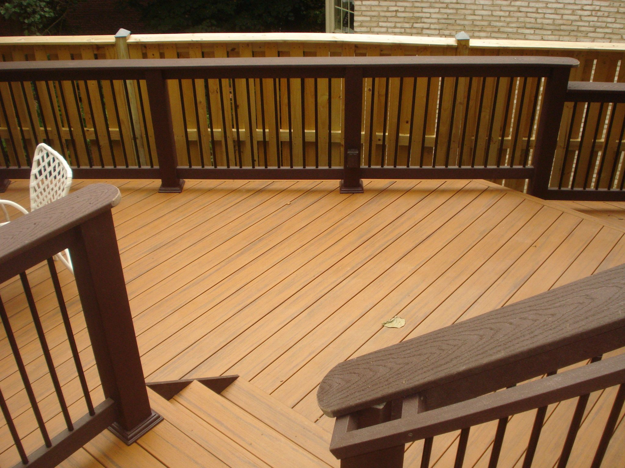 Md Trex Woodland Brown Railing With Black Balusters On Teak Pvc with regard to size 2048 X 1536