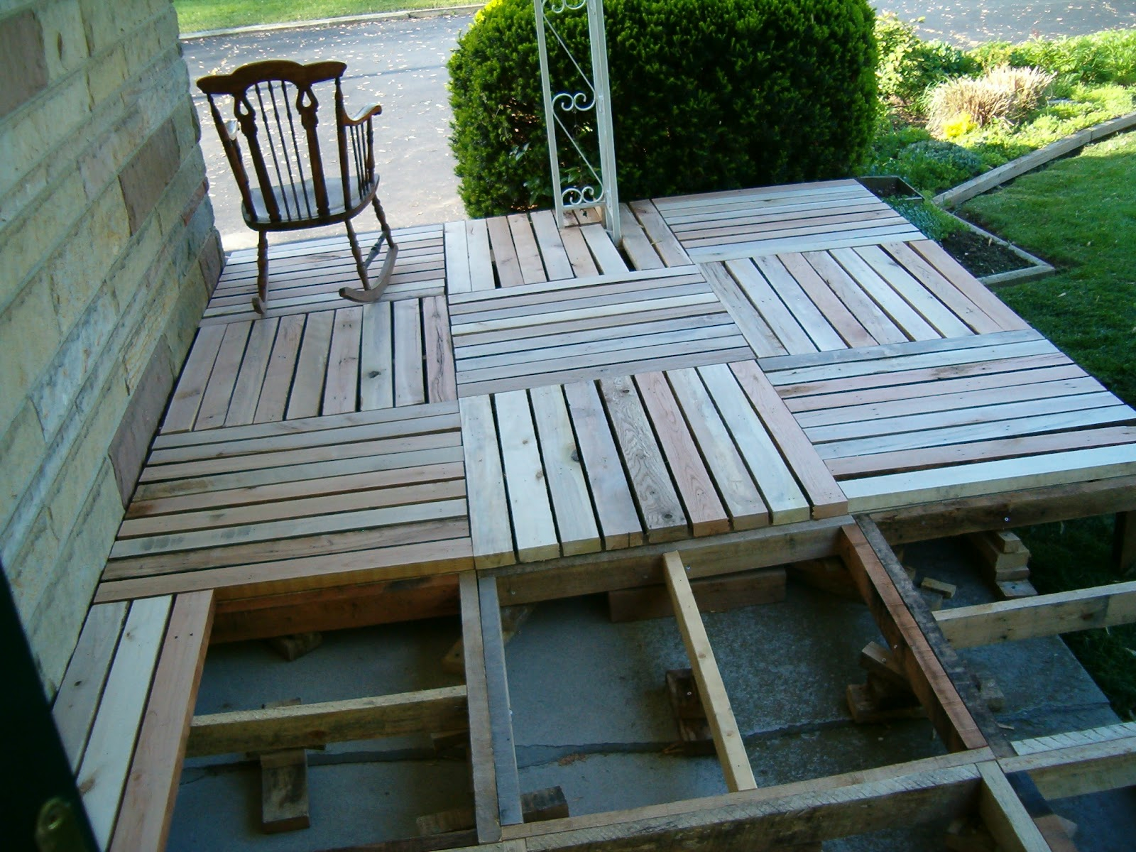 Redo Redux Revisiting Past Projects Pallet Wood Front Porch regarding measurements 1600 X 1200