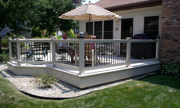 Vekadeck Vinyl Deck And Railing With Aluminum Balusters regarding sizing 2288 X 1712