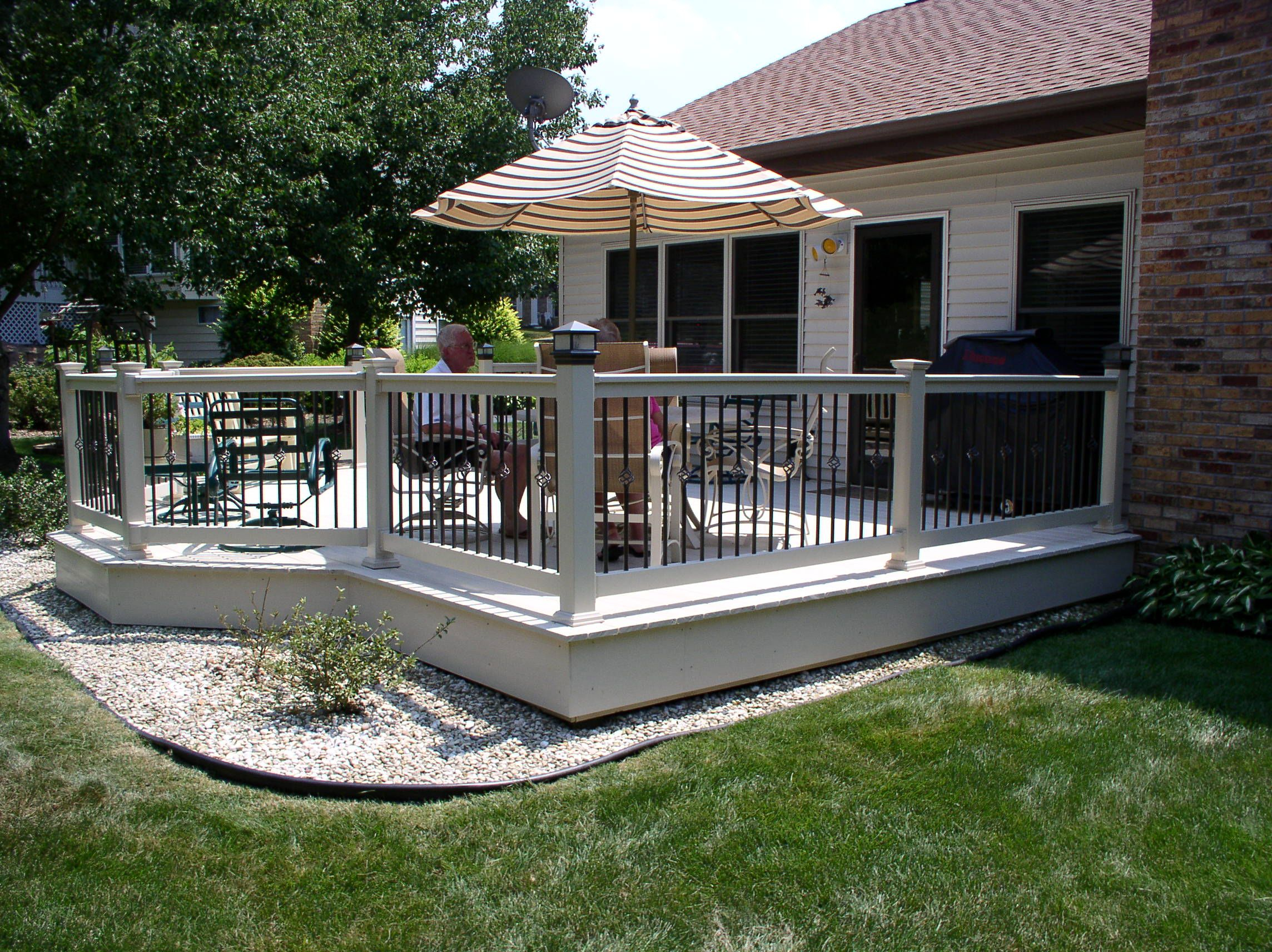 Vekadeck Vinyl Deck And Railing With Aluminum Balusters regarding sizing 2288 X 1712