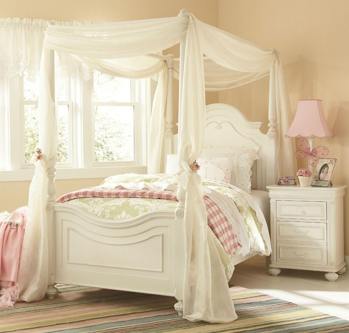 19 Fabulous Canopy Bed Designs For Your Little Princess Tyana pertaining to measurements 1200 X 1144