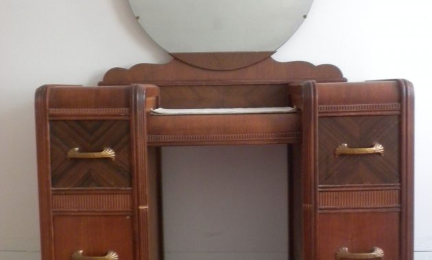 1930 Furniture Styles Have An Art Deco Waterfall Style Bedroom Set regarding size 3000 X 4000