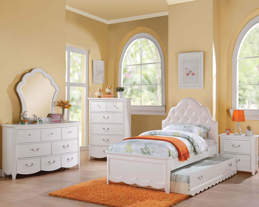 Acme Cecilie 4pc Upholstered Bedroom Set In White with regard to size 1000 X 800