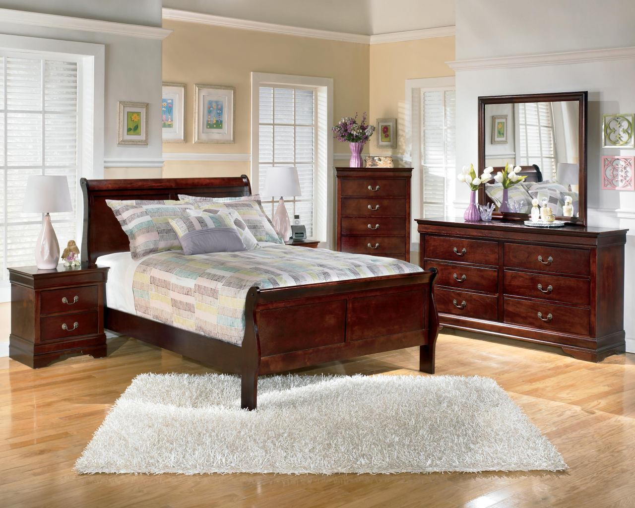 Alisdair Sleigh Bedroom Set In Dark Brown in size 1280 X 1024