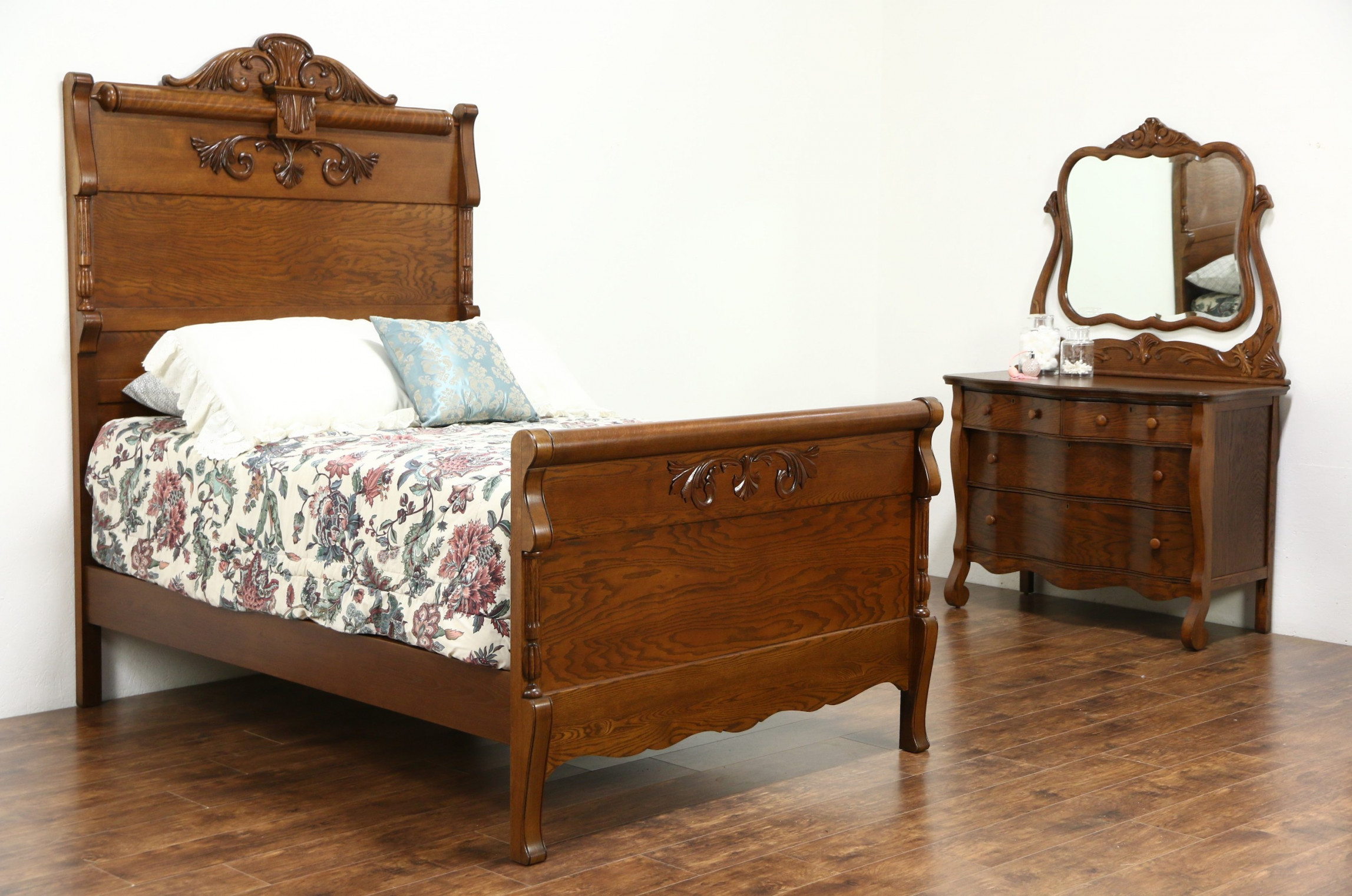 Antique Tiger Oak Bedroom Furniture Home Decorating Interior Within pertaining to proportions 2295 X 1522