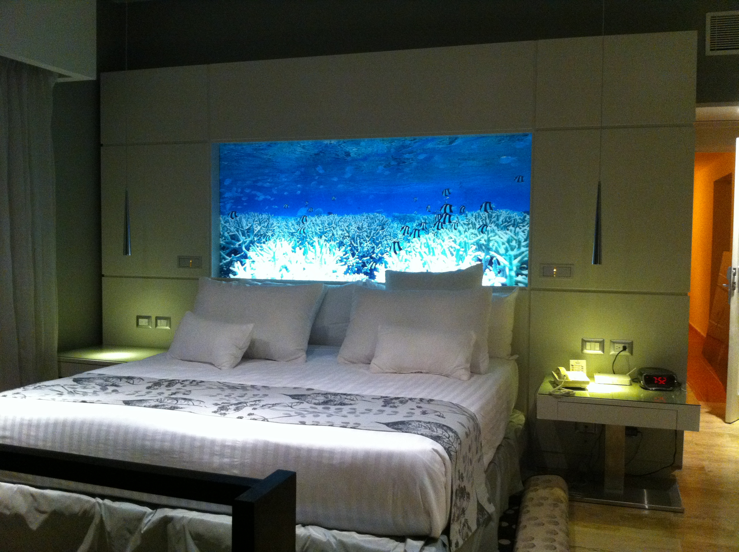Bedroom Aquarium Bed Set Fish Tank Headboard Headboards Queen Bed with regard to proportions 2592 X 1936