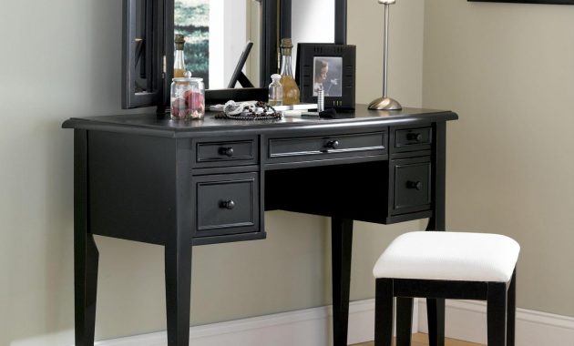 Bedroom Vanity Similar To Vanity Table With Mirror Which Has A Color within proportions 1400 X 1400