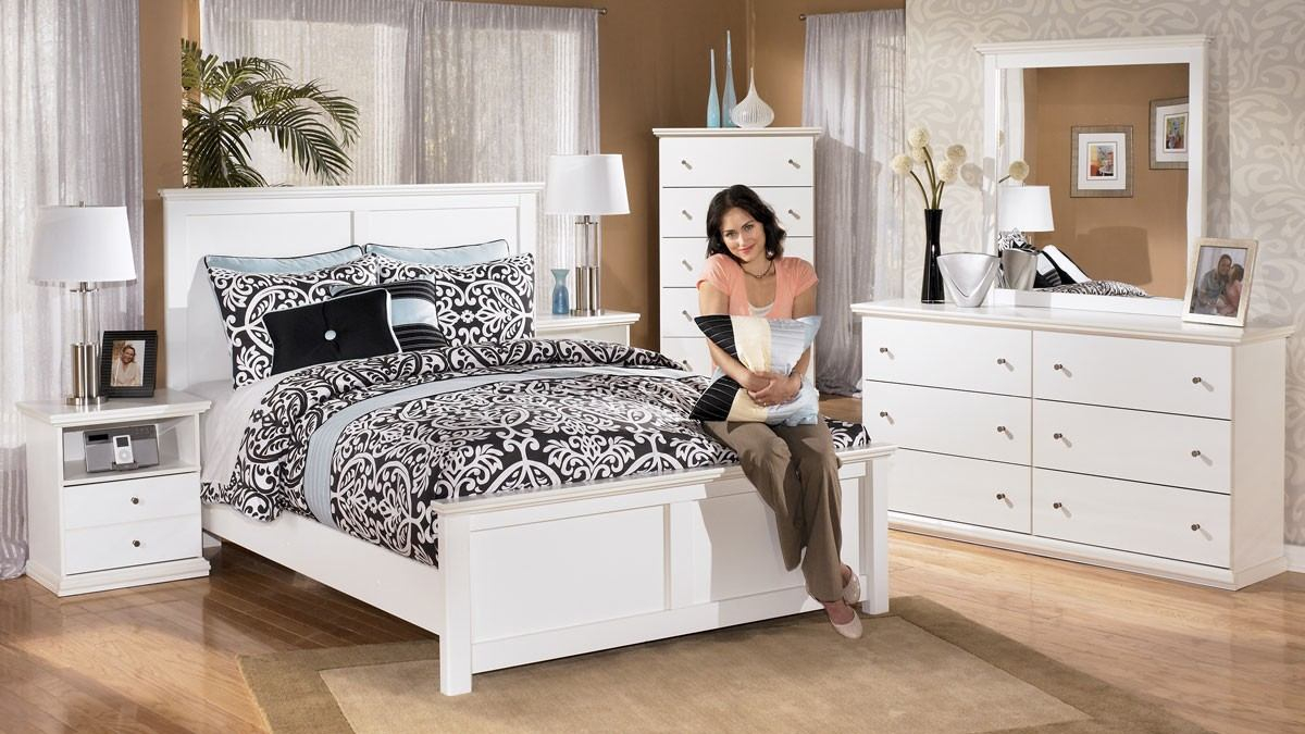 Bostwick Shoals 4 Piece Panel Bedroom Set In White throughout size 1200 X 675