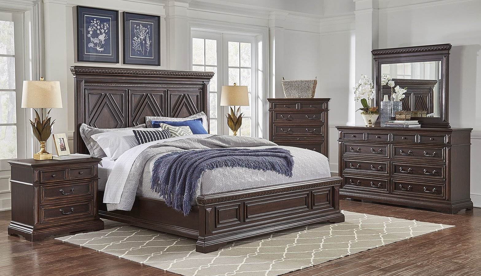 Castle Panel Bedroom Set with dimensions 1567 X 900