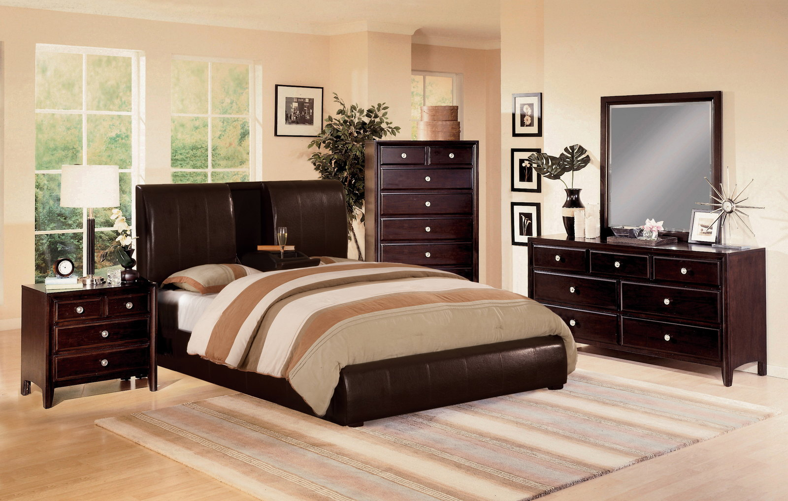 Crown Mark Furniture Flynnlawson 5 Piece Panel Bedroom Set In Warm Brown regarding measurements 1600 X 1018