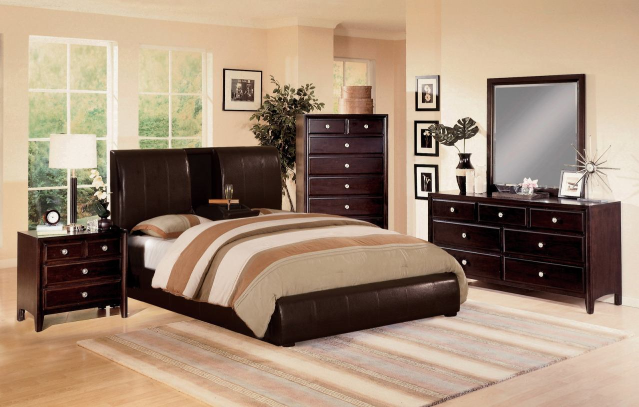 Crown Mark Furniture Flynnlawson 5 Piece Panel Bedroom Set In Warm Brown within size 1279 X 814