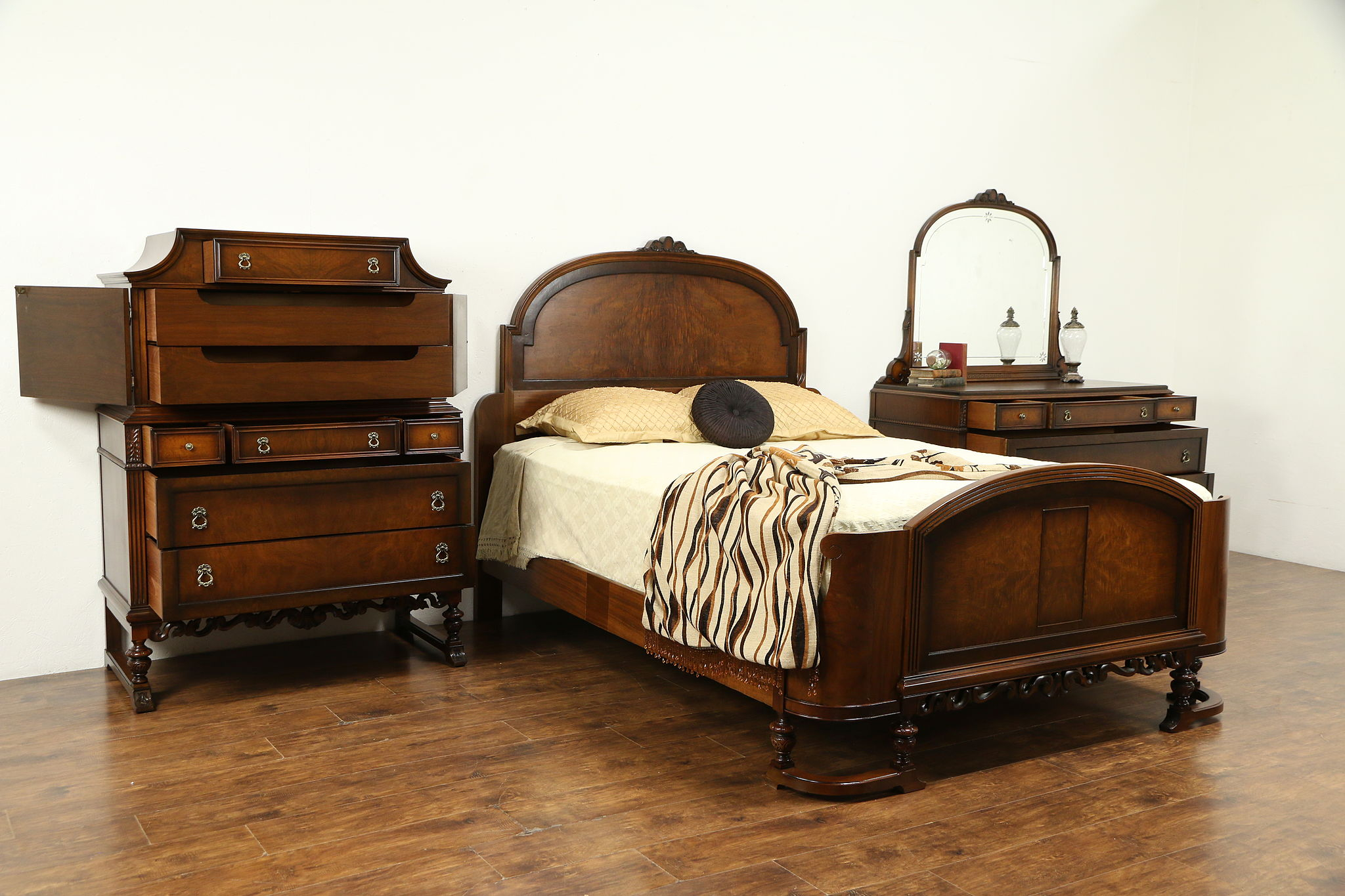 English Tudor Style Antique 1920 Walnut 3pc Bedroom Set Queen Size Bed 31125 pertaining to measurements 2048 X 1365