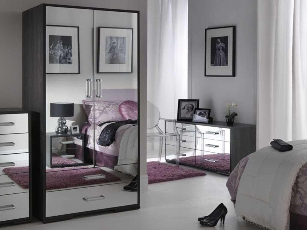 Erstaunlich Mirrored Glass Bedroom Furniture Sets For Grey Teenage with proportions 1024 X 768