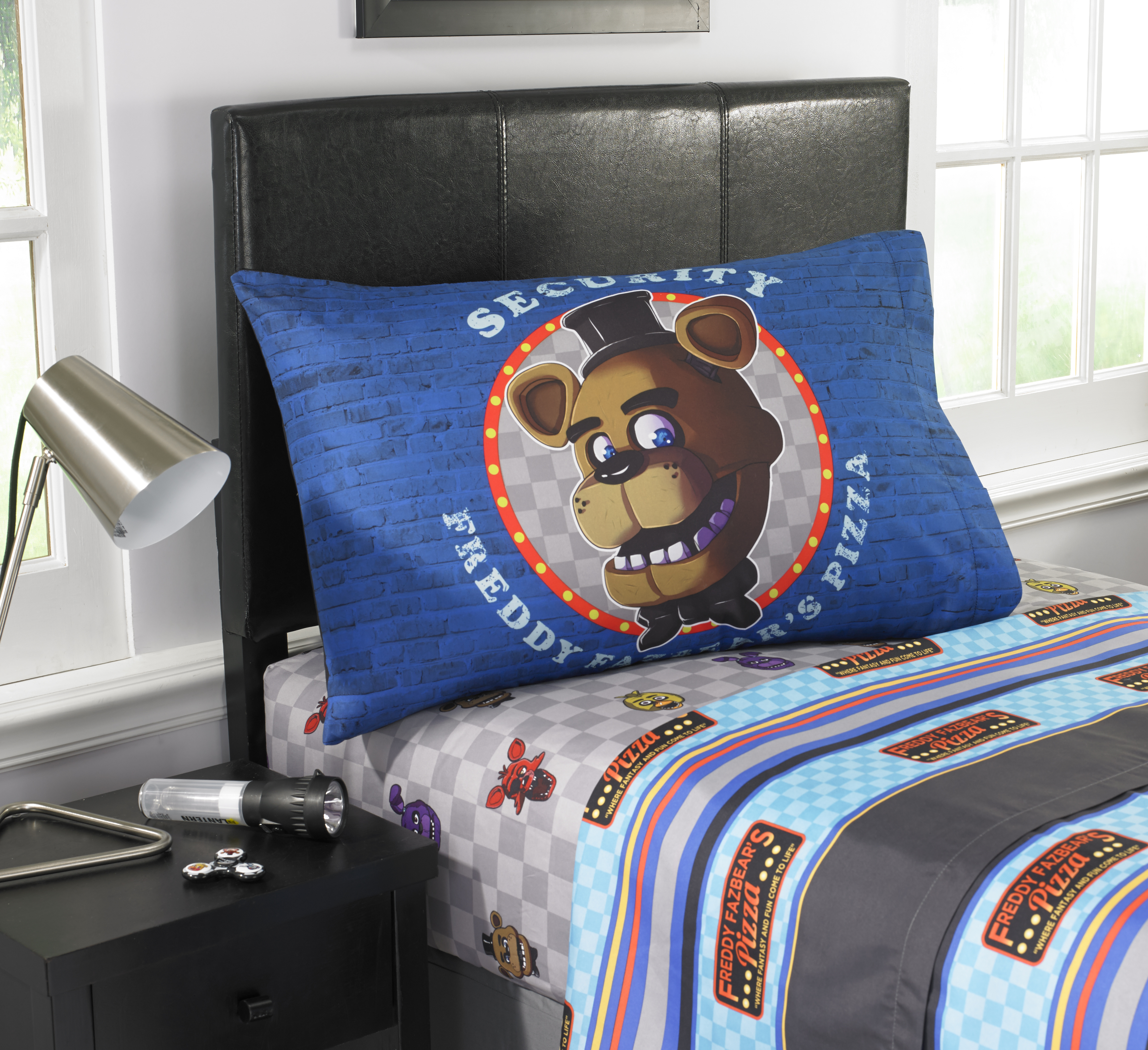 Five Nights At Freddys Pizza Security Kids Sheet Set regarding dimensions 4049 X 3702