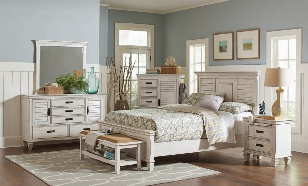 Franco Antique White 4 Piece Cal King Bedroom Set throughout size 1314 X 830