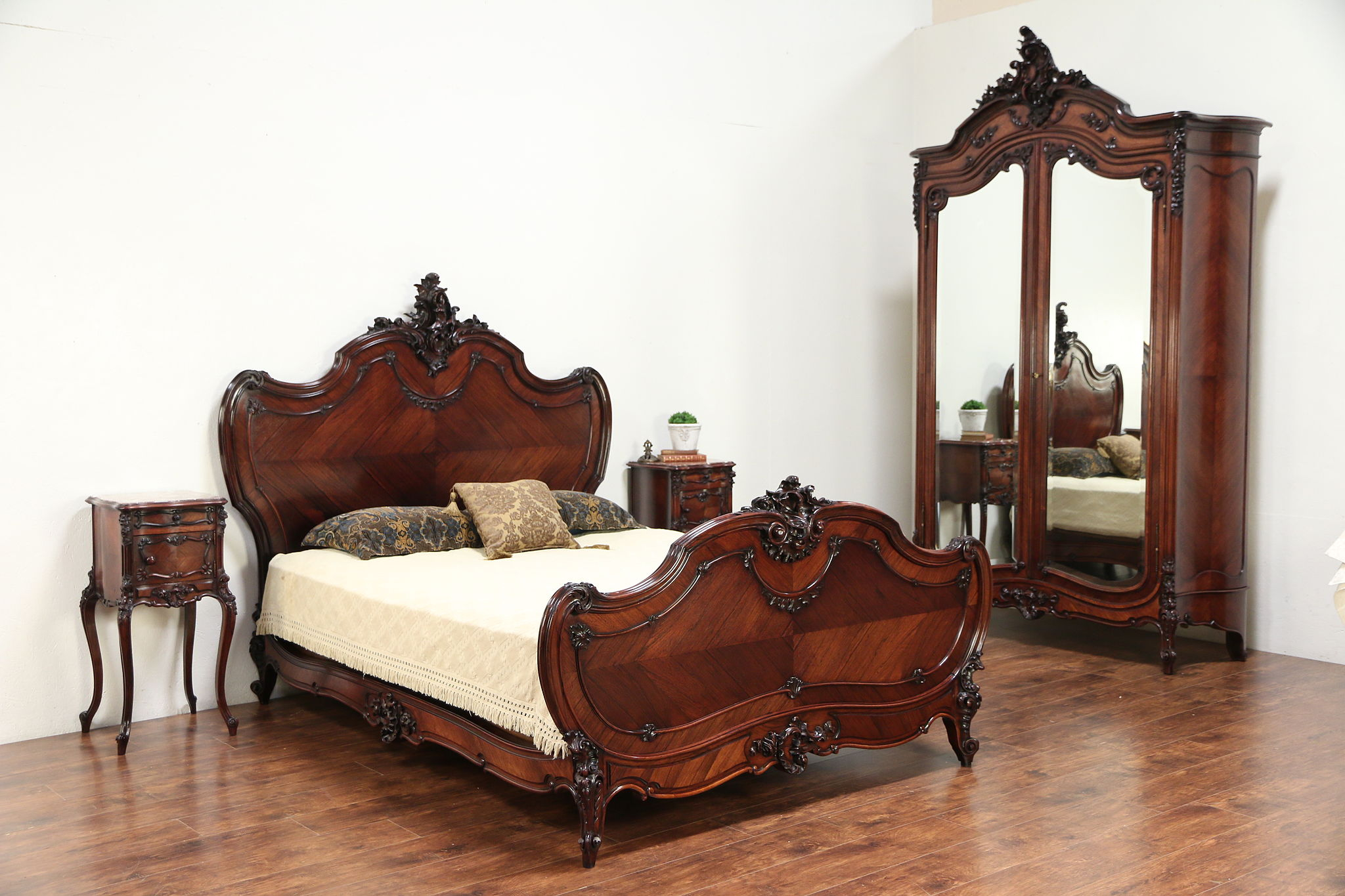 French Rosewood Antique Bedroom Set Queen Size Bed Nightstands 29601 in proportions 2048 X 1365