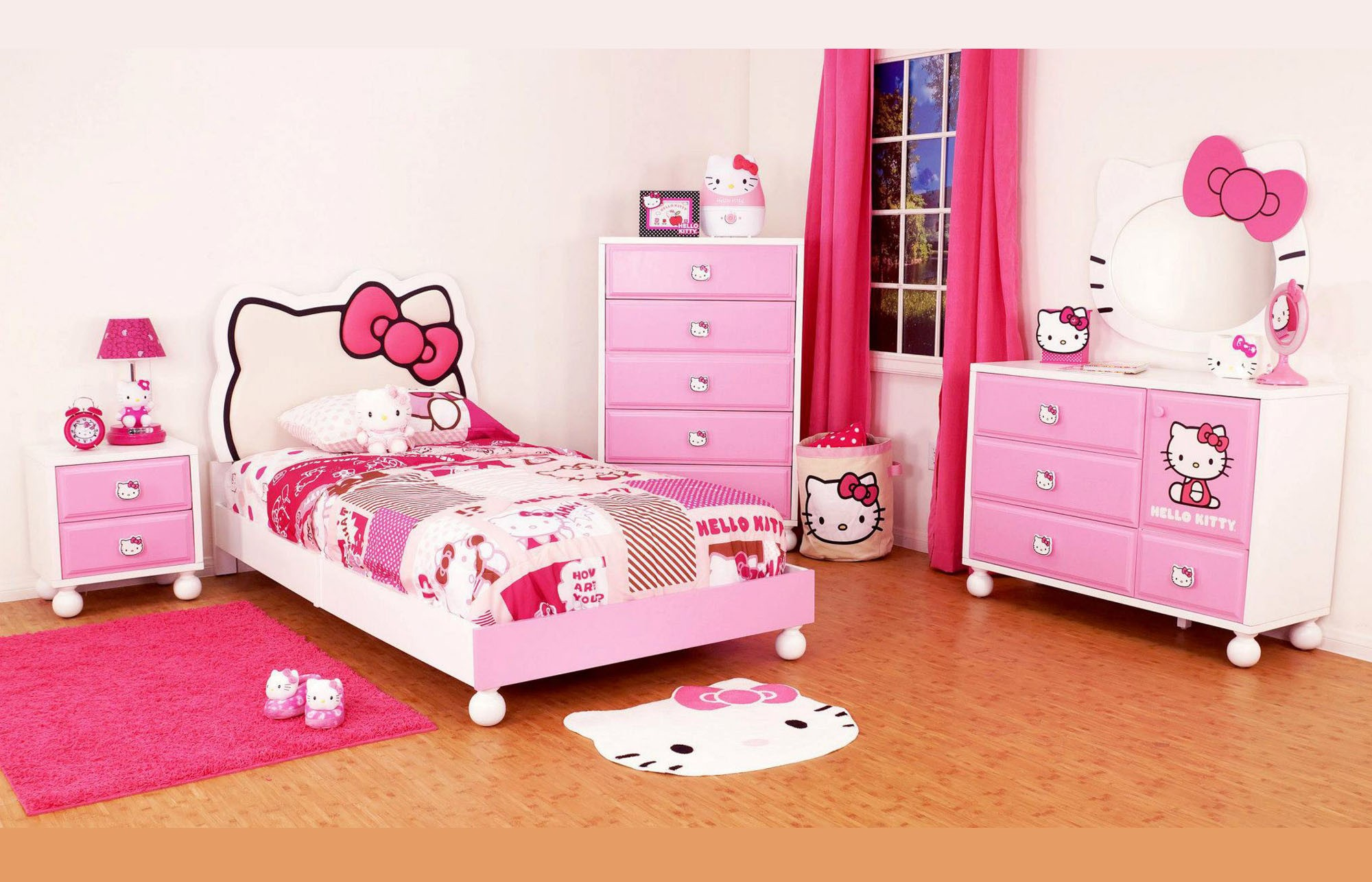 Hello Kitty in sizing 2000 X 1286