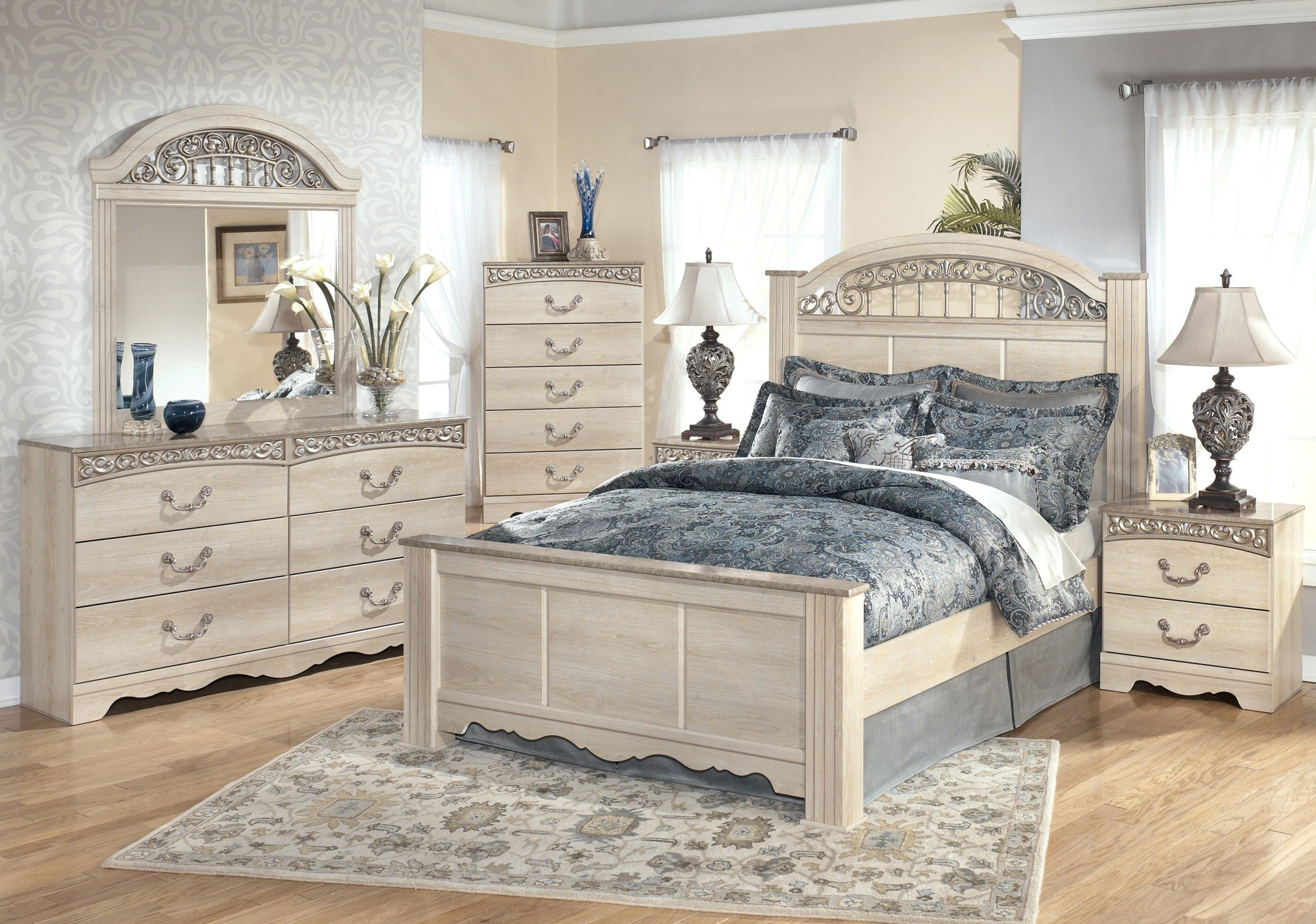 Hervorragend Contemporary Silver Set Bedroom Furniture Rustic with regard to measurements 2200 X 1545