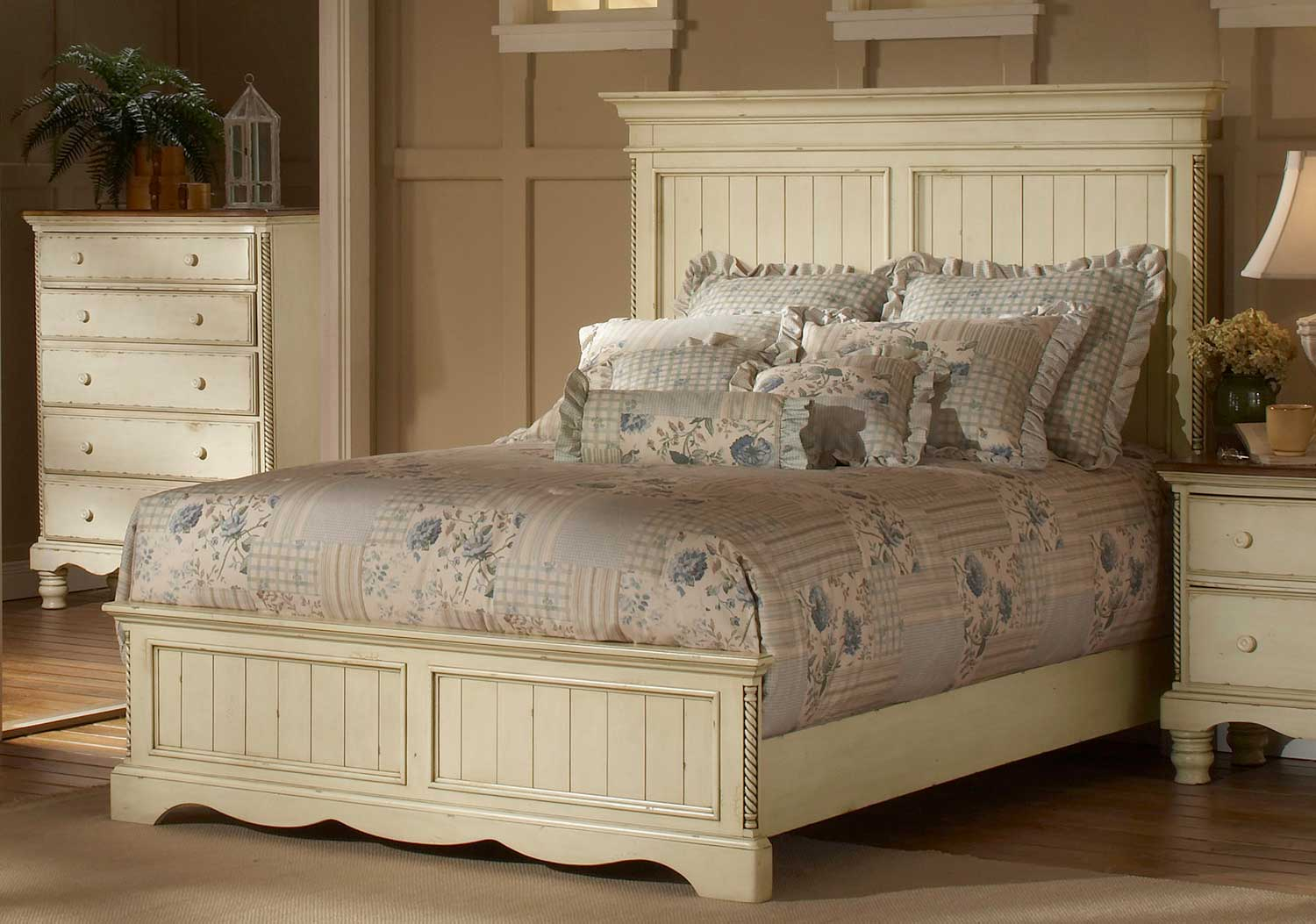 Hillsdale Wilshire Panel Bedroom Set Antique White 1172573bqr Bed regarding proportions 1500 X 1053