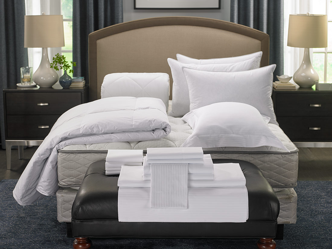 Hilton Hotel Stripe Bed Bedding Set with size 1100 X 825
