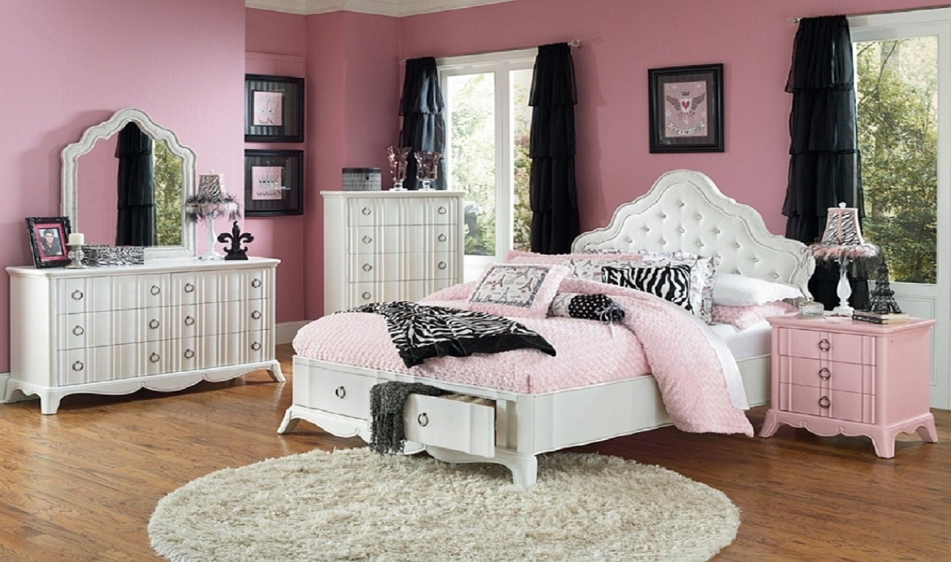 Int Pink Black Bedroom Large Episodeinteractive Episode Size pertaining to measurements 1920 X 1136