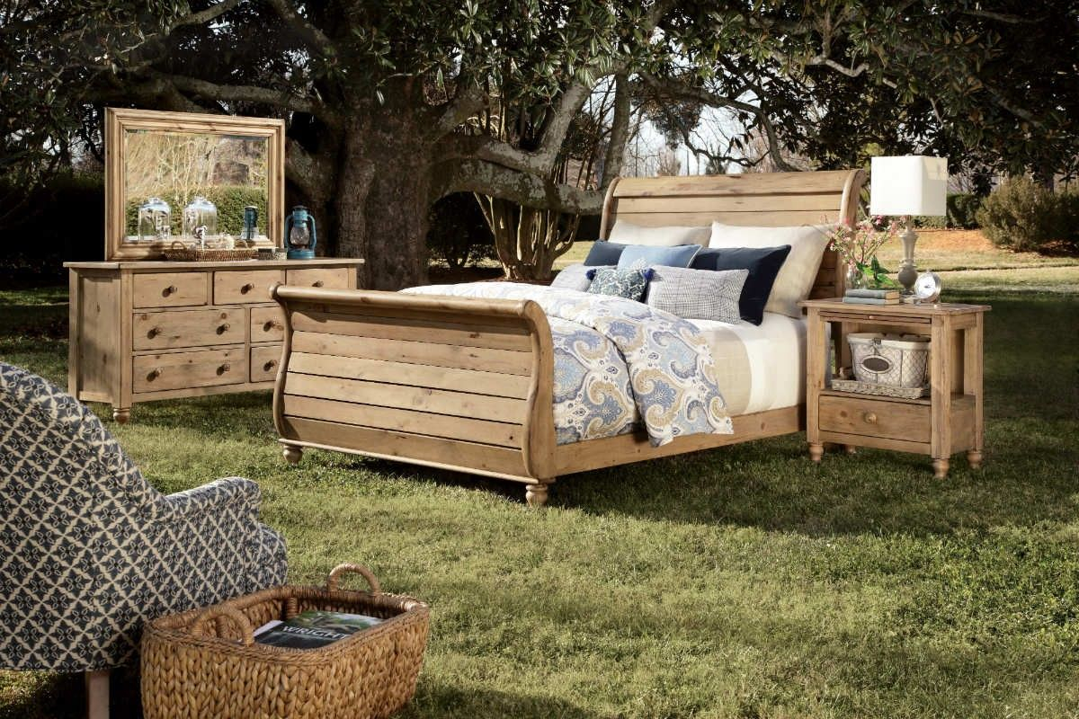 Kincaid Homecoming Solid Wood Sleigh Bedroom Set In Vintage Pine regarding size 1200 X 800