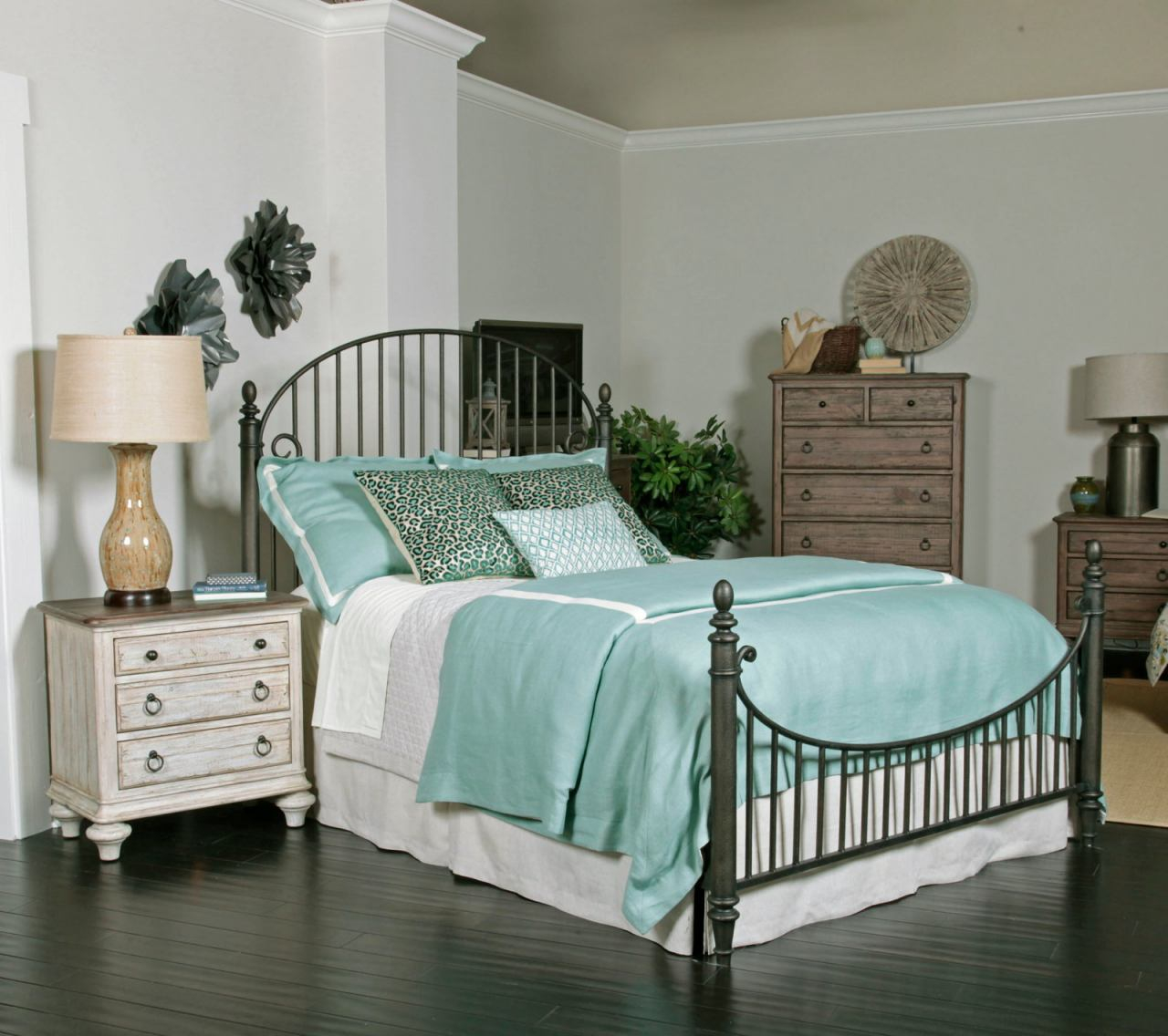 Kincaid Weatherford Catlins Metal Bedroom Set In Cornsilk with sizing 1280 X 1136