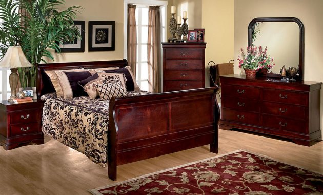 Louis Queen Sleigh Bedroom Set With Free Nightstand regarding proportions 1200 X 800