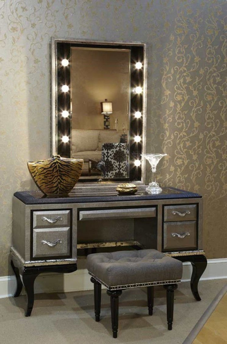 Makeup Vanity Table With Lighted Mirror Visual Hunt with dimensions 744 X 1127