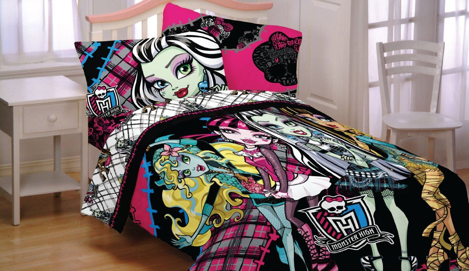 Monster High Reversible Comforter Laynies Bedroom intended for measurements 1500 X 866