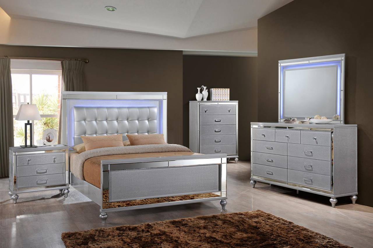 New Classic Furniture Valentino 4pc Upholstered Lighted Bedroom Set In Silver with measurements 1280 X 852