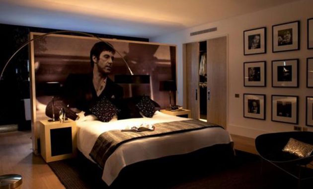 Omg 3 3 3 Give Me That Giant Picture Bedroom Scarface with regard to size 1200 X 944