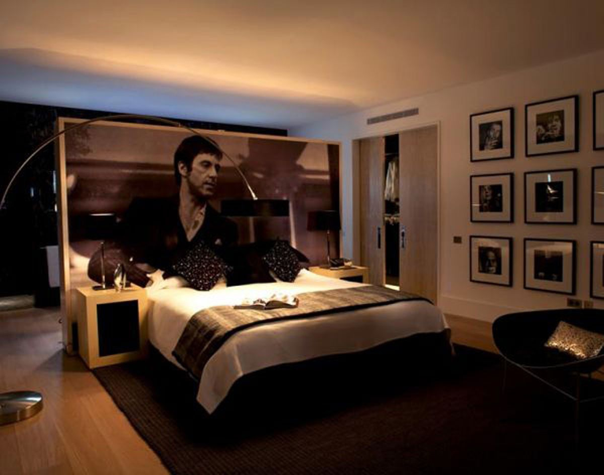 Omg 3 3 3 Give Me That Giant Picture Bedroom Scarface with regard to size 1200 X 944