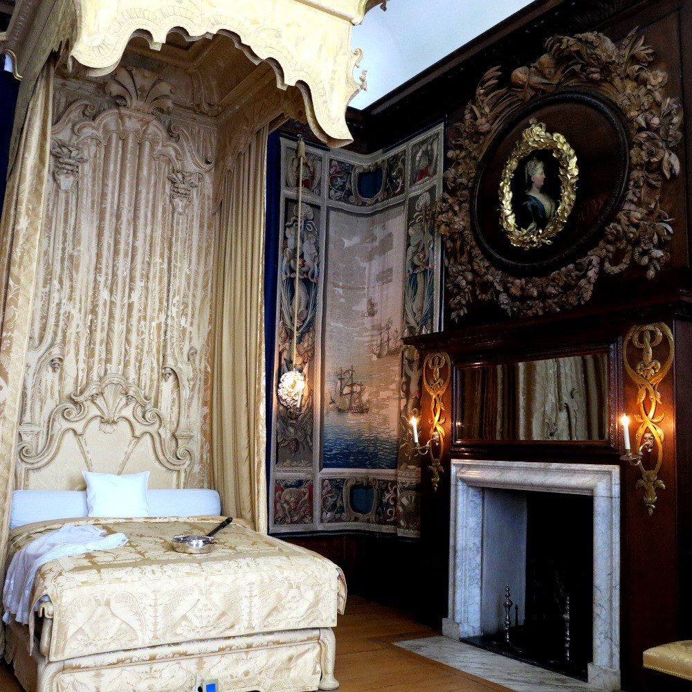 Palace Bedroom Royal Hampton Court Ecoamazonico within sizing 1000 X 1000