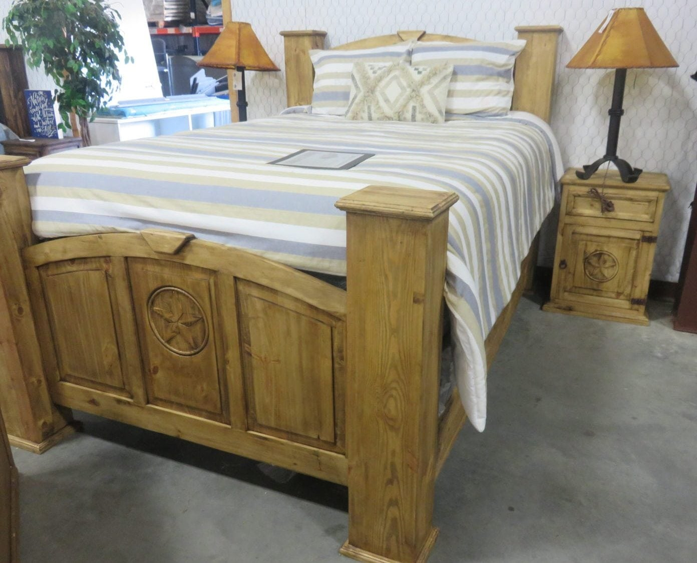 Queen Mansion W Star Bedroom Set intended for dimensions 1392 X 1124
