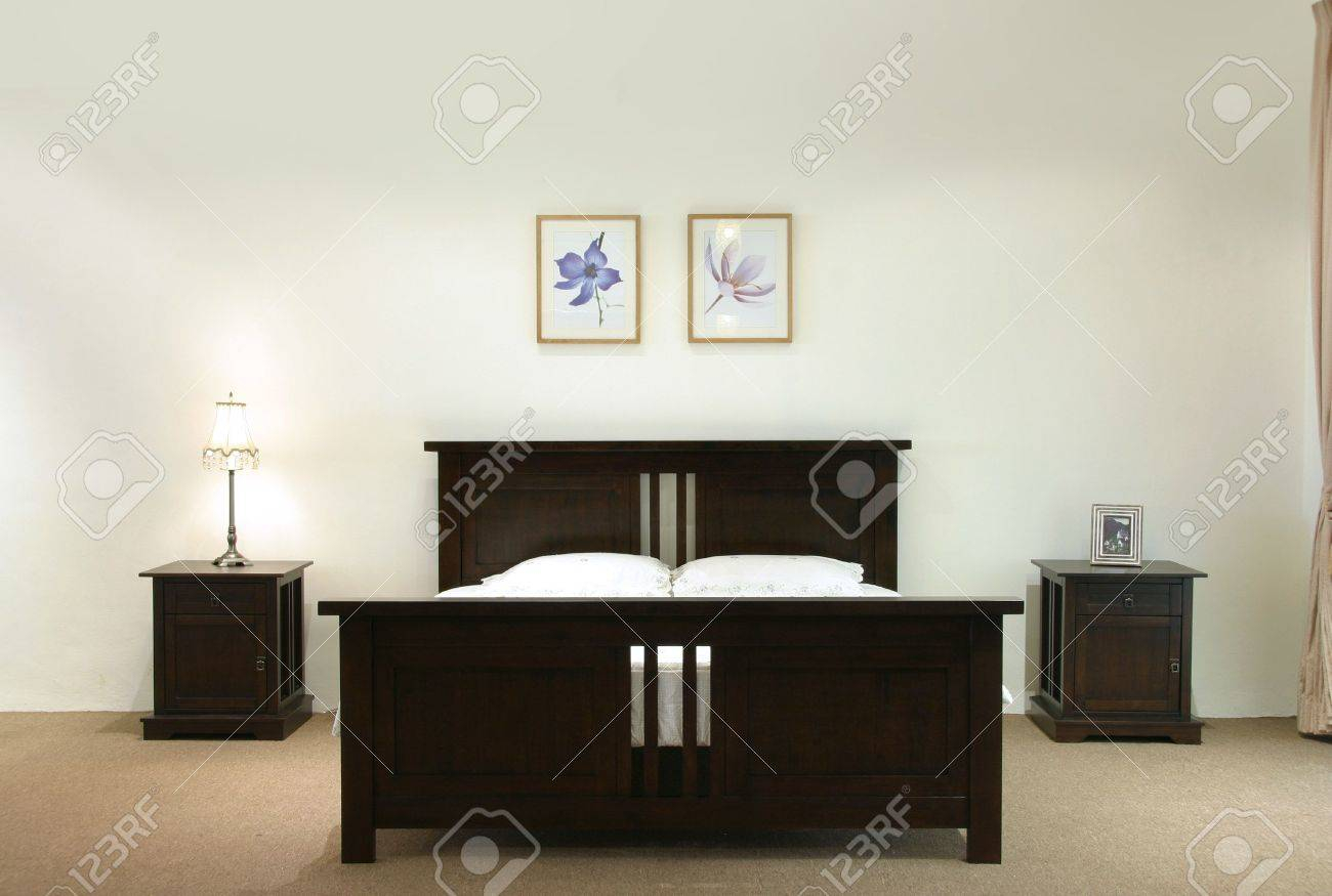 Queen Sized Rubber Wood Bedroom Set With Dark Stain with size 1300 X 875