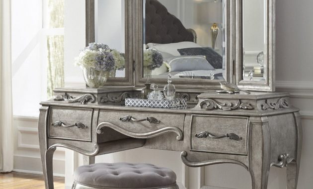 Rhianna Bedroom Vanity Set In Platinum Pulaski Home Gallery throughout sizing 1545 X 2000