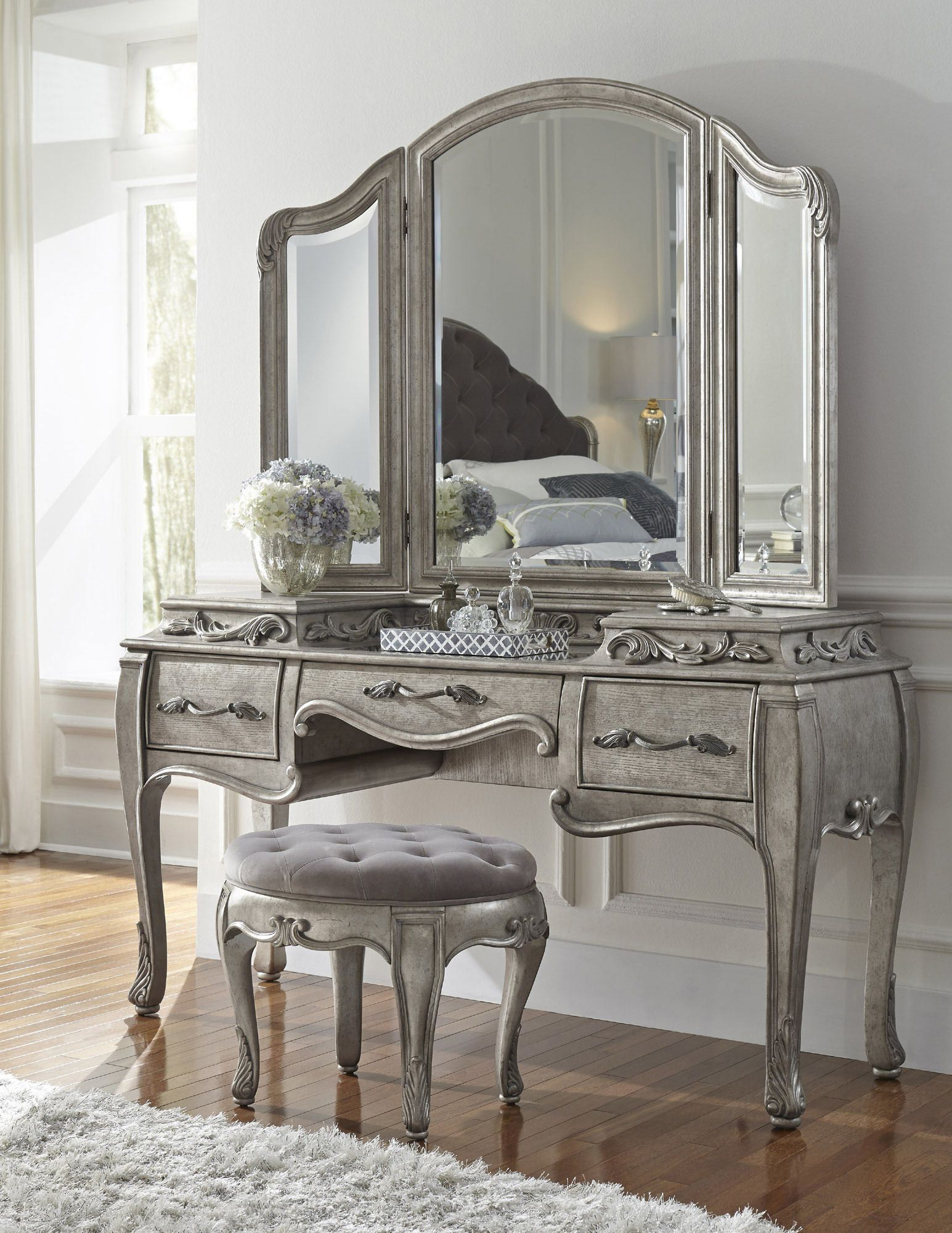 Rhianna Bedroom Vanity Set In Platinum Pulaski Home Gallery throughout sizing 1545 X 2000