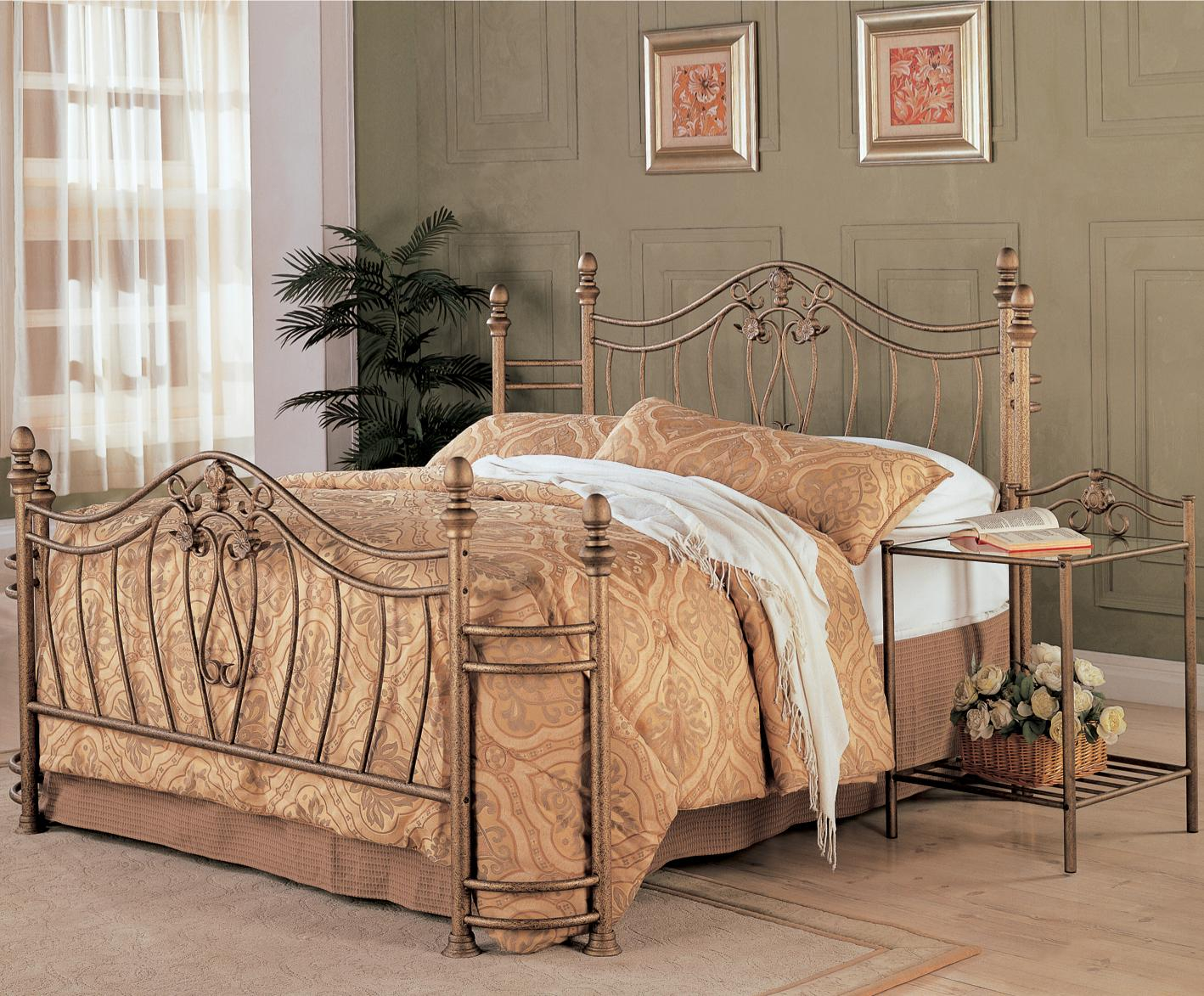 Schon Wrought Iron Bedroom Set Queen Headboards Twin Wicker Pine intended for measurements 1418 X 1173