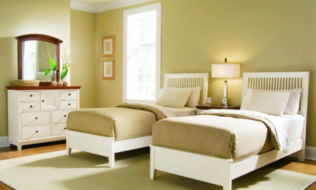 Simple Twin Bedroom Set Idea For Girls With Golden Brown Wall Paint regarding dimensions 1280 X 1104