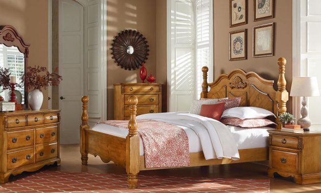 Standard Furniture Georgetown Poster Bedroom Set In In Golden Honey Pine throughout proportions 1527 X 1200