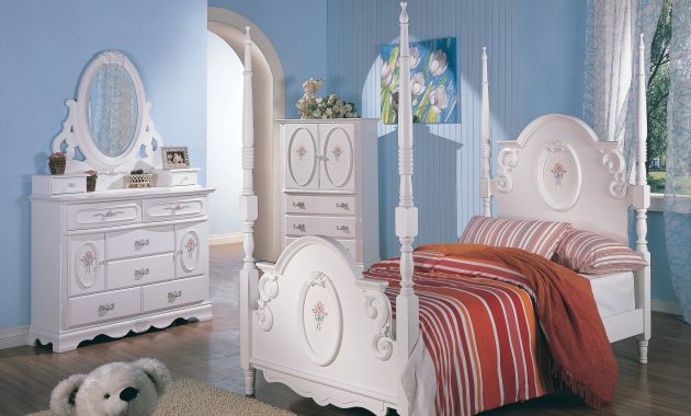 Teens White Wash Elegant Four Post Bedroom Set with regard to size 2046 X 1592