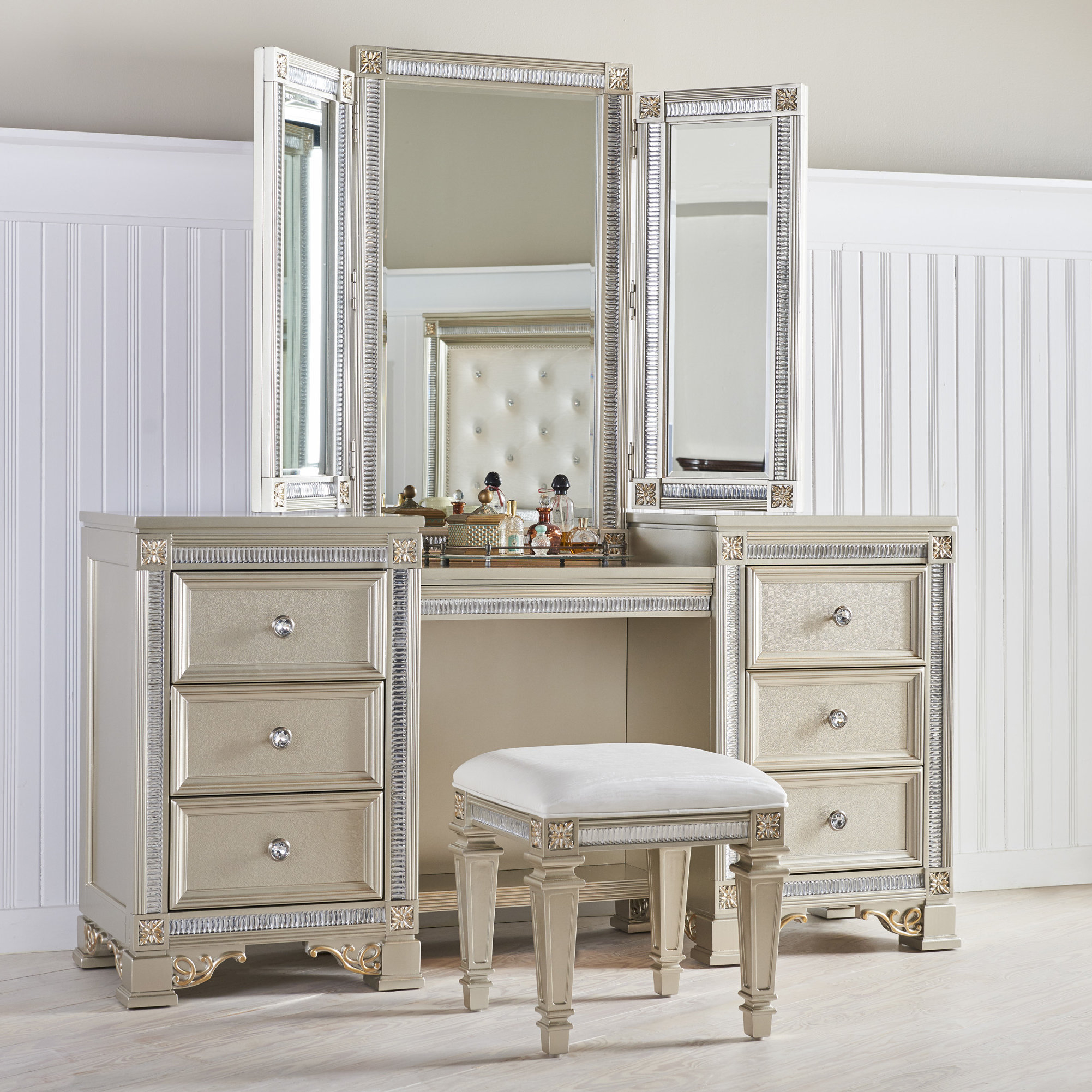 Tiffany Vanity Set With Mirror in size 2002 X 2002