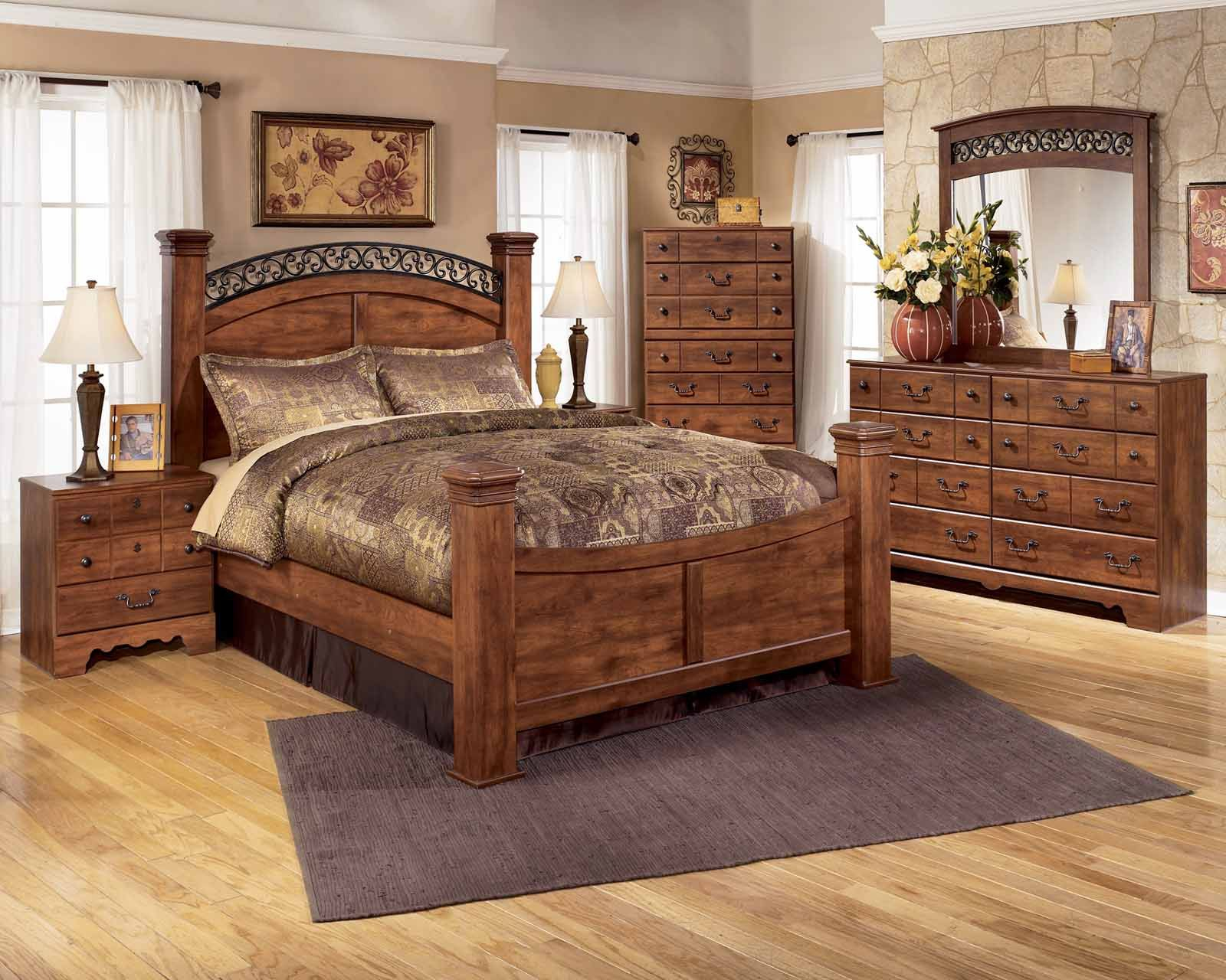 Timberline 4 Piece Poster Bedroom Set In Cherry In 2019 Decorating intended for sizing 1600 X 1280