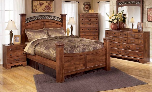 Timberline 4 Piece Poster Bedroom Set In Cherry with regard to proportions 1280 X 1024