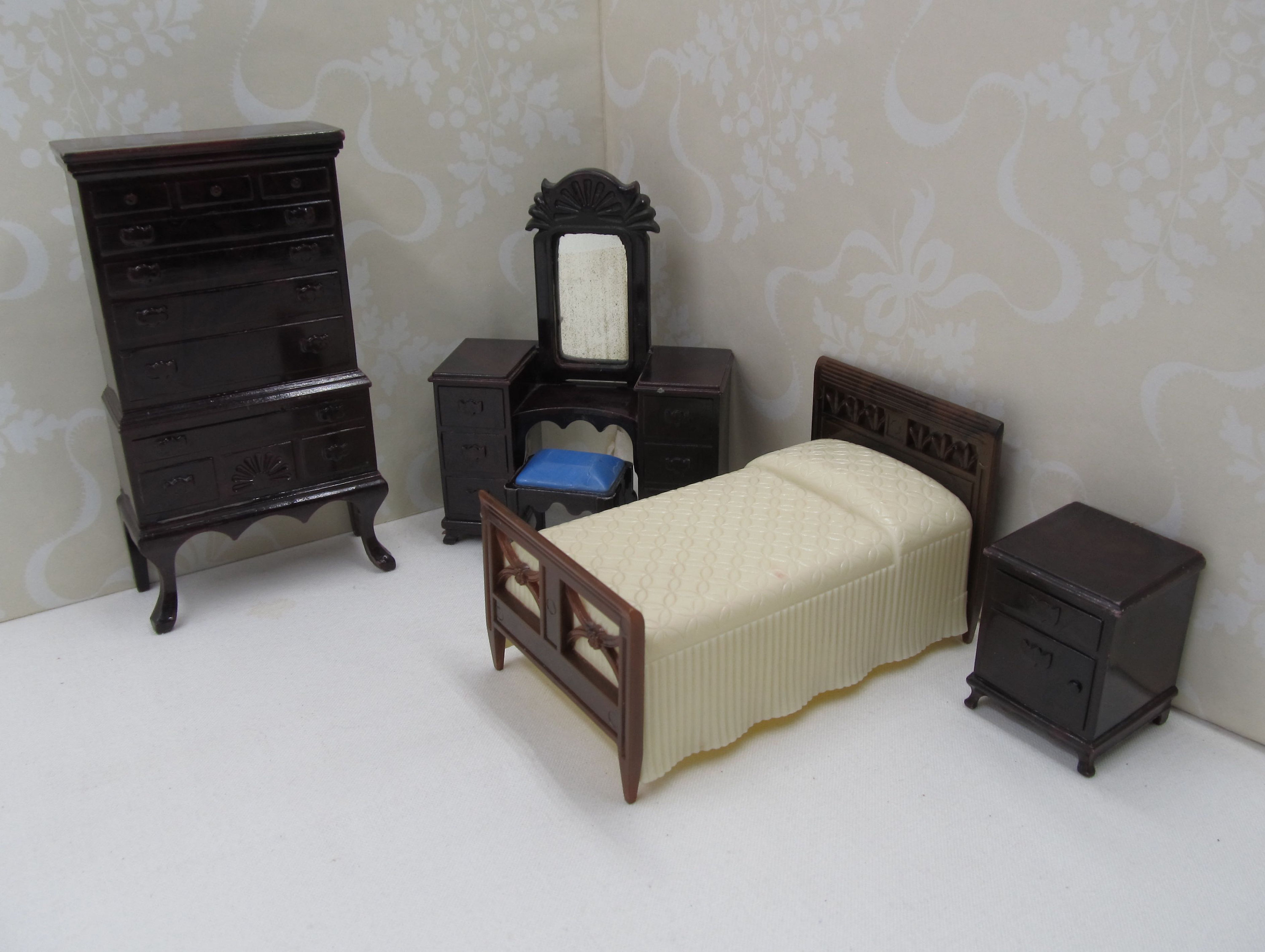 Vintage Ideal Dollhouse 5 Piece Bedroom Set Vintage 40s Dollhouse Bedroom Renwal Marx Bedroom Dollhouse Bedroom Set 116 regarding size 3000 X 2259