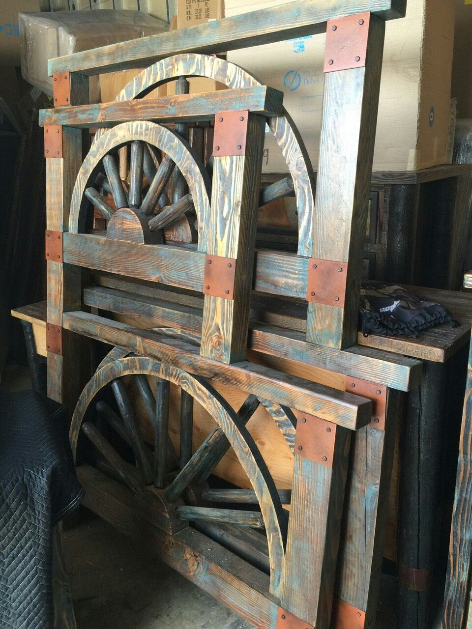 Wagon Wheel Frame For The Home Barn Wood Rustic Bedroom within proportions 960 X 1280
